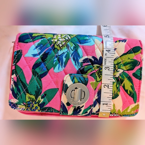 NWOT Vera Bradley Pink and Green Tropical Floral Turnkey Wallet. - Picture 9 of 13